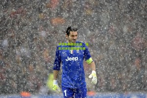 【星空体育】冰球联赛激战正酣，强队对决引爆球迷热情