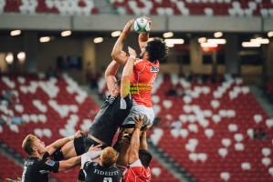 星空体育app|坎迪斯·拉蕊惊天逆转！艾克西恩面具被夺引爆摔角狂热夜