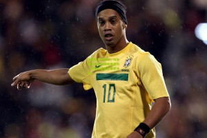 【星空体育app】科莫利公开辟谣，与纳赛尔争执传闻纯属虚构，巴黎内部聚焦赛季冲刺